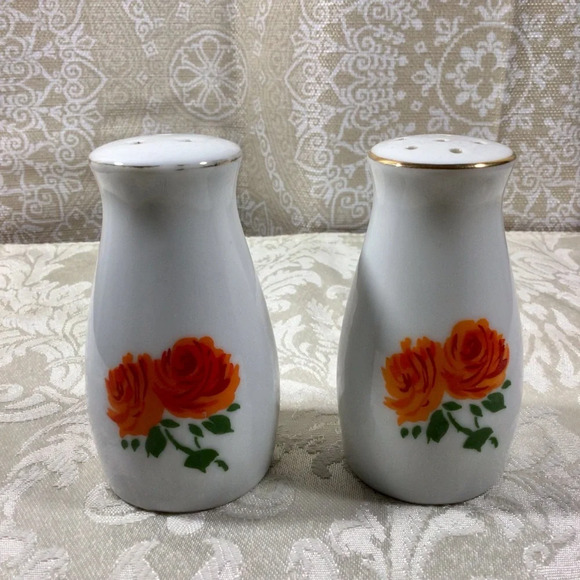 Vintage Orange Rose Salt and Pepper Shakers with Gold Gilt - Made in Japan - Picture 1 of 6
